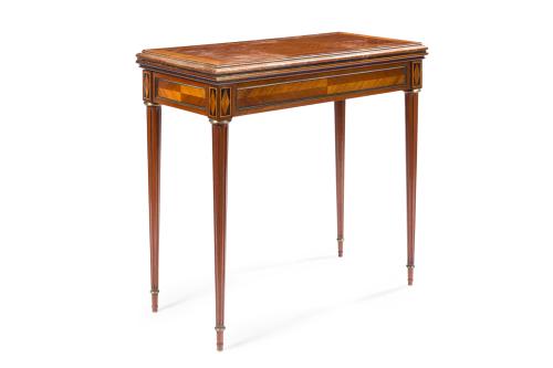 Mesa de juego estilo Luis XVI, S. XXEn madera con decorac