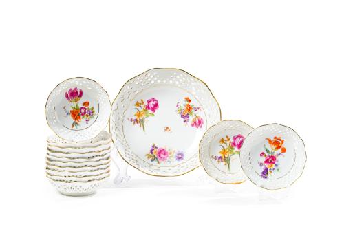 Juego para macedonia en porcelana alemana de Dresde. Formad