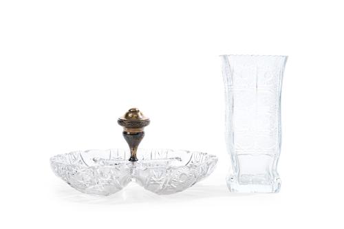 Jarrón y centro para aperitivos en cristal tallado. 