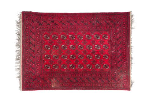 Alfombra bokhara en  lana anudada a mano, s. XXSobre  cam