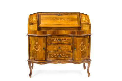 Escritorio antiguo en madera de nogal con decoración de mar