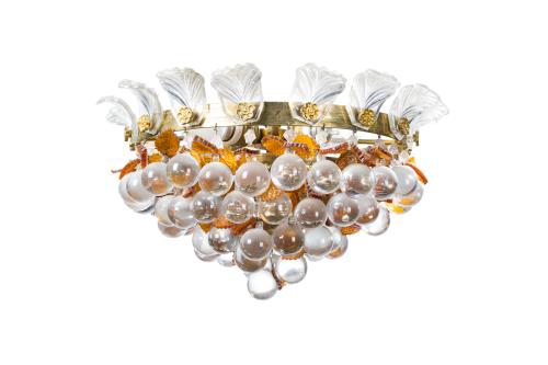 95   -  <p><span class="object_title">PEDRO TENDERO<br/>Lámpara de techo tipo plafón en dorado con decoración de esferas colgantes en cristal, hojas en tono ámbar e incoloro y perímetro de palmetas.</span><br></p>