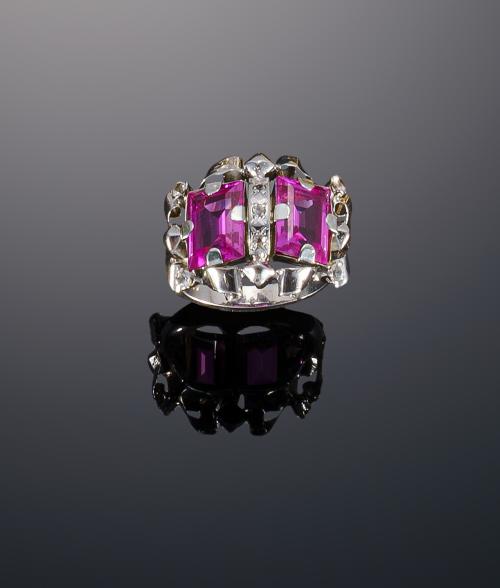 602   -  <p><span class="object_title">Sortija con doble piedra rosa</span></p>