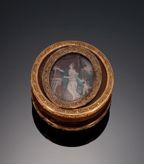 654   -  <p><span class="object_title"> Caja de colección de oro y carey con figura femenina. S.XVIII</span><br></p>