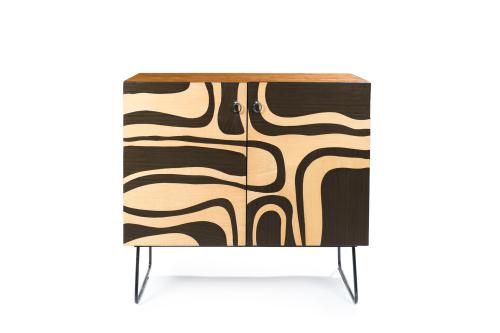 Aparador de estilo mid century, S. XX.Realizado en madera