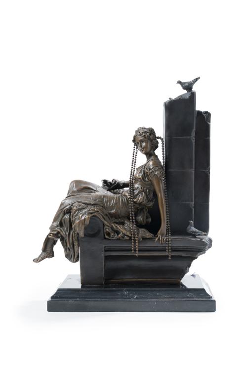 Siguiendo modelos clásicos grecorromanos"Penelope sentada