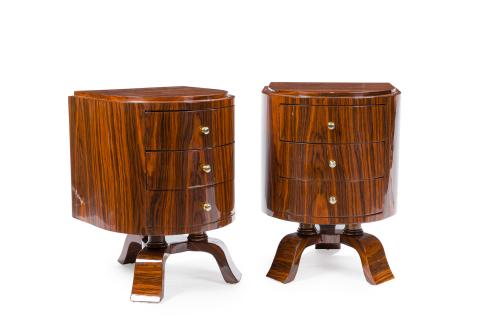 Pareja de mesillas estilo Art DecóEn madera, tres registr