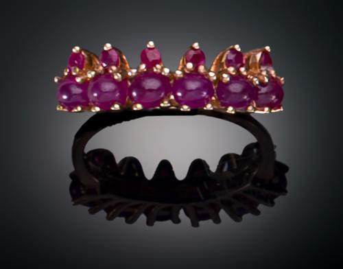 SORTIJA CON RUBÍES EN PLATA DORADA