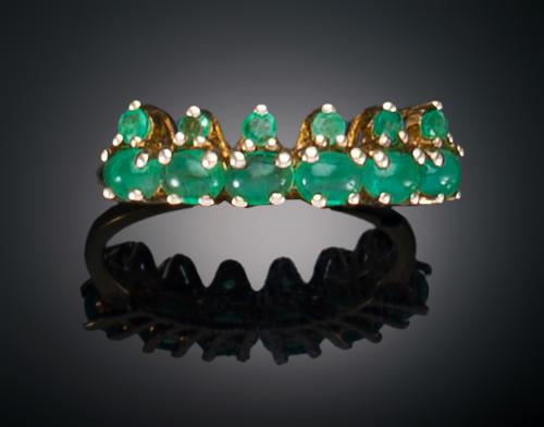 SORTIJA CON ESMERALDAS EN PLATA DORADA