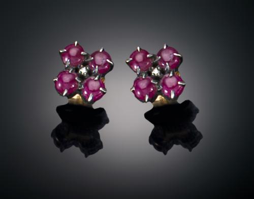 PENDIENTES FLORALES CON RUBÍES Y DIAMANTES EN PLATA Y ORO A