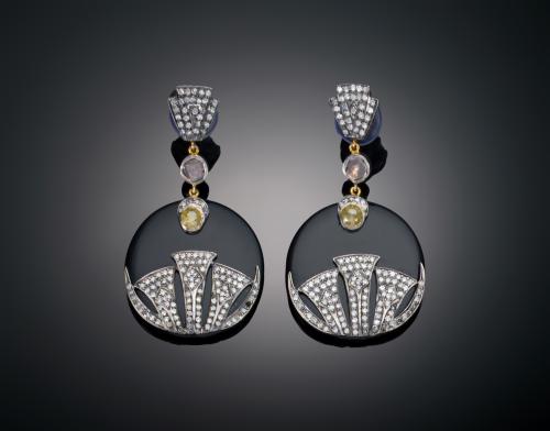 PENDIENTES CON ONIX Y DIAMANTES EN ORO AMARILLO DE 18 K Y P