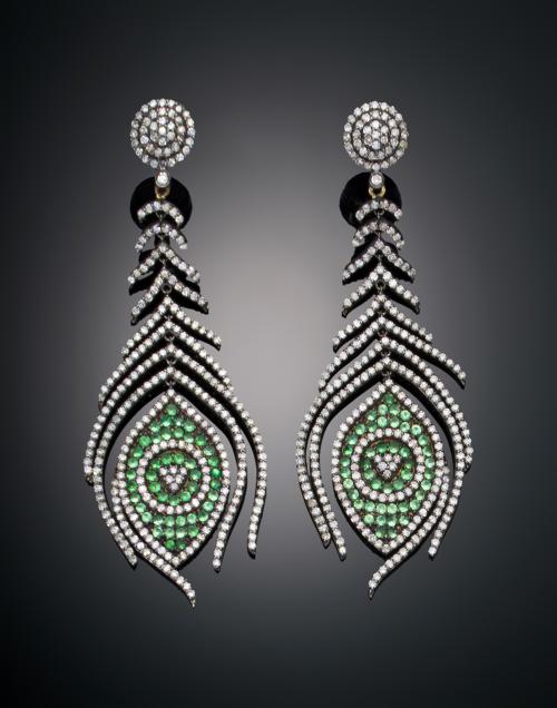 PENDIENTES PLUMA CON DIAMANTES Y GRANATES TSAVORITAS EN PLA