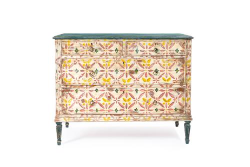 Cómoda provenzal en madera pintada, Francia, S. XIX. Dise