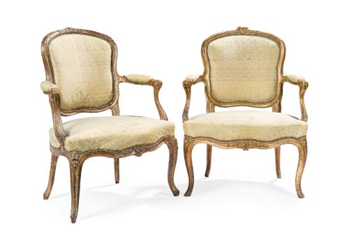 Tresillo estilo Luis XV, Francia  finales s. XIXEn madera