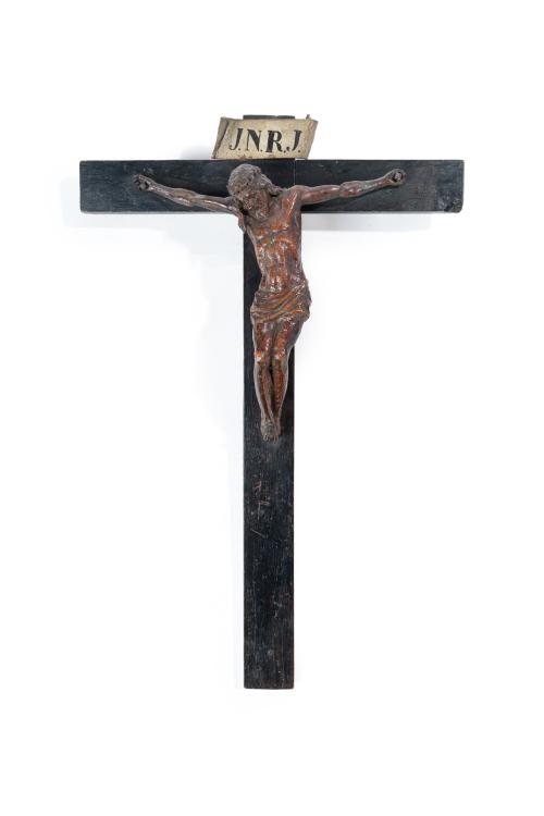 Cristo crucificado en madera tallada y policromada, s. XX. 