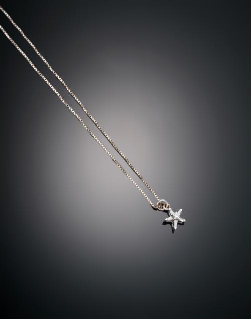 CADENA CON COLGANTE Y DIAMANTES EN ORO BLANCO DE 18 K