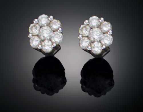 1010   -  <p><span class="object_title">PENDIENTES PEQUEÑO ROSETÓN CON DIAMANTES EN ORO BLANCO DE 18 K</span></p>