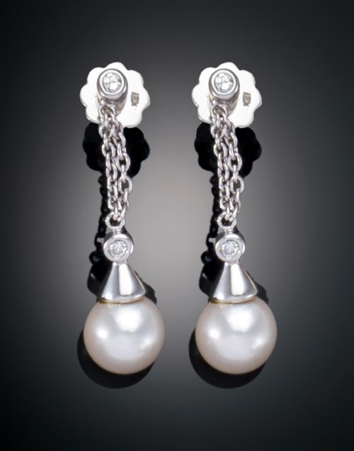 PENDIENTES LARGOS CON PERLAS CULTIVADAS Y DIAMANTES EN ORO 