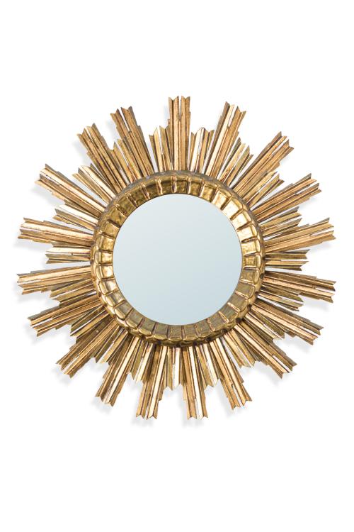 Espejo en forma de sol en madera tallada y dorada. 