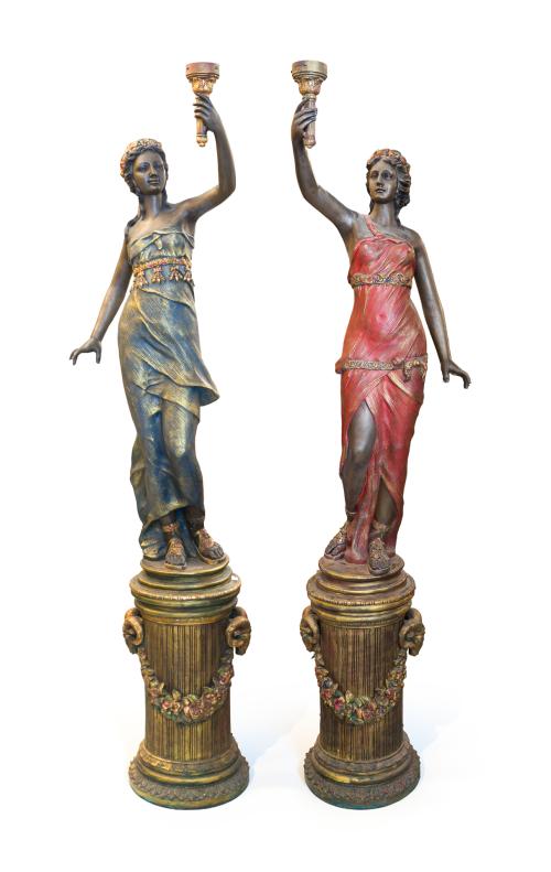 Gran pareja de torcheros en bronce dorado y pintado a modo 