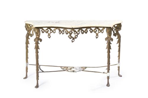 Consola en metal dorado y calado. C. 1900. 