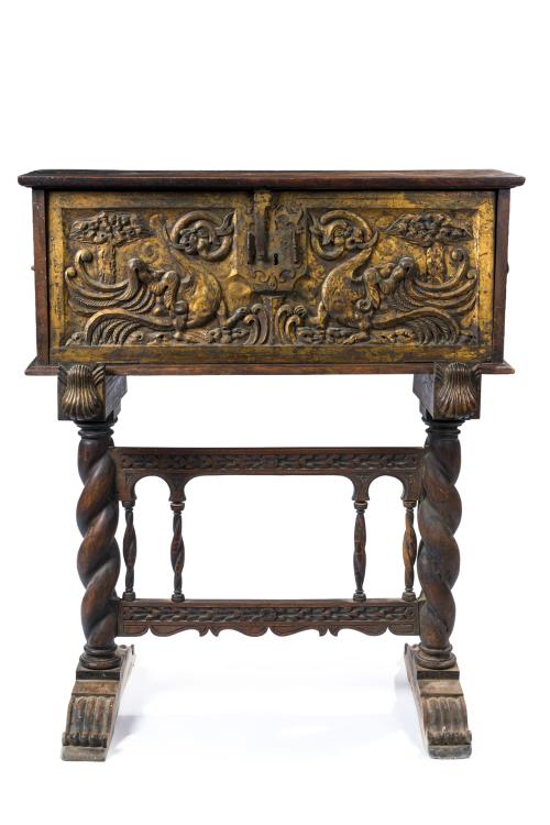 Bargueño neorrenacimiento sobre pie de puente. S. XIX. 