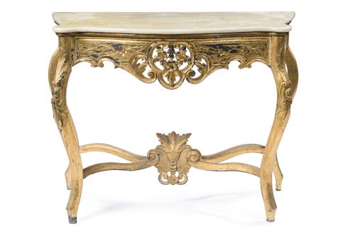 Consola isabelina, España, S. XIX.En madera tallada y dor