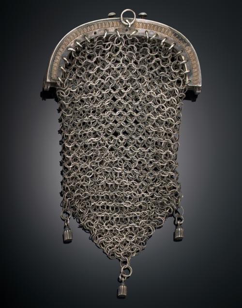 1122   -  <p><span class="object_title">MONEDERO EN PLATA </span></p>