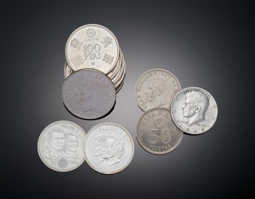 LOTE DE DOCE MONEDAS EN PLATA