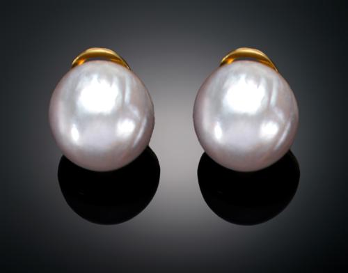 PENDIENTES CON PERLA MABE EN ORO AMARILLO DE 18 K