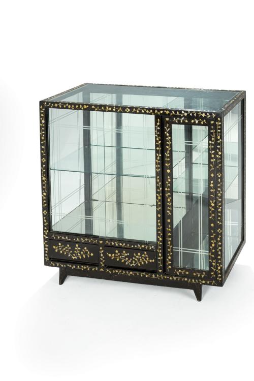 27   -  <p><span class="object_title">Mueble vitrina de Macao, finales S.XIX.</span><br></p>