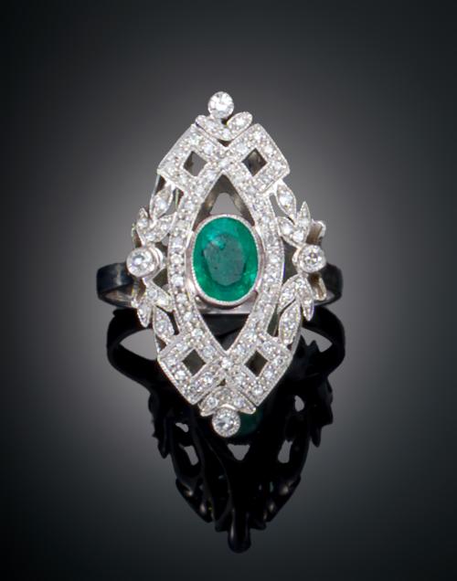 SORTIJA LANZADERA CON ESMERALDA Y DIAMANTES  EN PALTINO 950