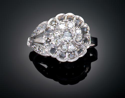 SORTIJA ROSETÓN ESTILO ANTIGUO CON DIAMANTES EN ORO BLANCO 