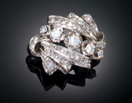 SORTIJA DISEÑO DE VOLUTAS Y ROLEOS CON DIAMANTES EN ORO BLA