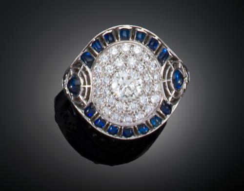 SORTIJA OVAL EN PAVÉ DE DIAMANTES CON ZAFIRO EN PLATINO 950