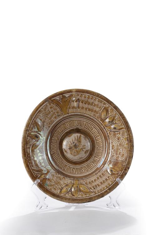 224   -  <p><span class="object_title">Plato de cerámica esmaltada de reflejo metálico, Sevilla. S.XVI</span><br></p>