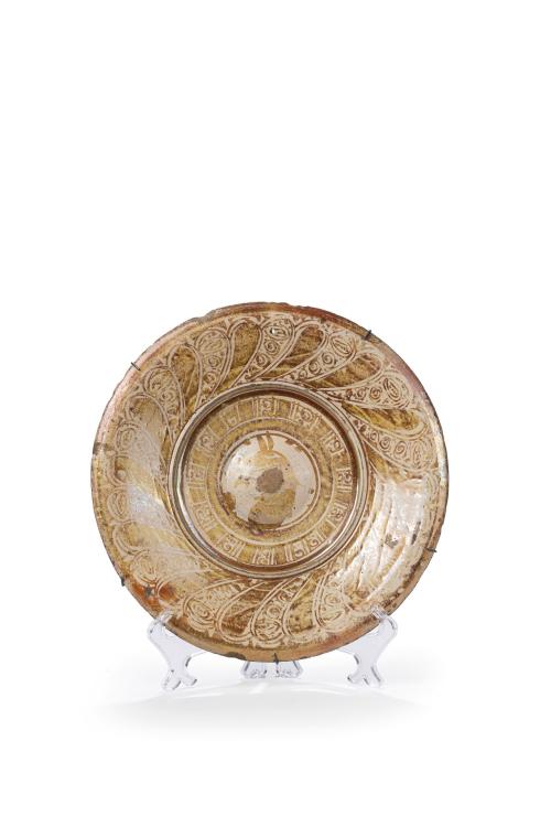222   -  <p><span class="object_title">Plato de cerámica esmaltada de reflejo metálico, Sevilla S.XVI</span><br></p>