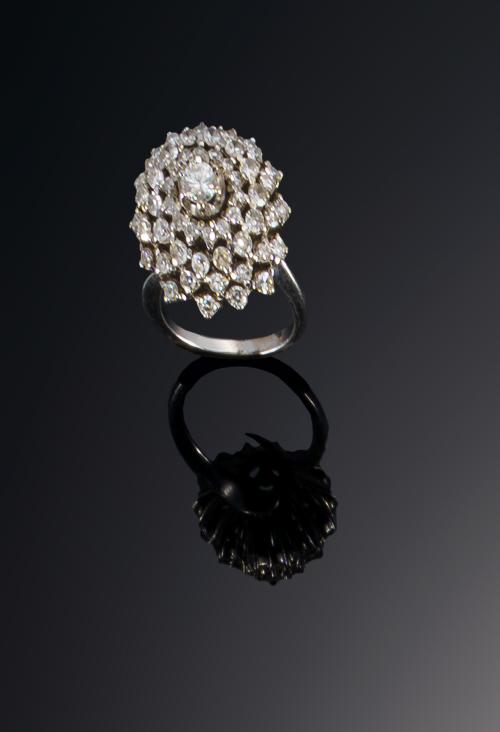 666   -  <p><span class="object_title">Sortija rosetòn con diamantes </span></p>