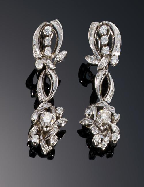 668   -  <p><span class="object_title">Espectaculares pendientes años XX con diamantes </span></p>