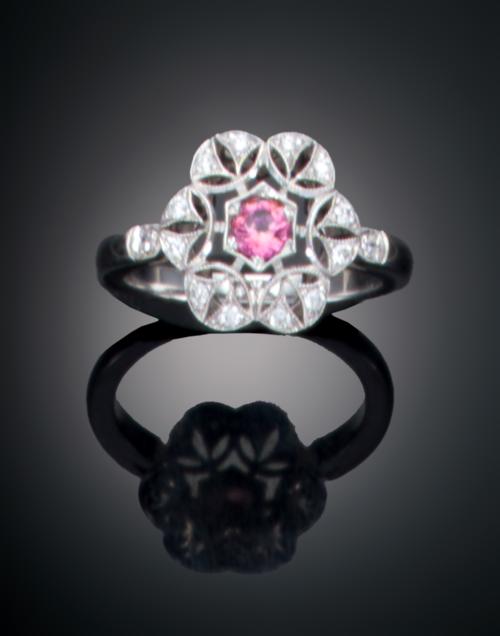 SORTIJA ICE CON ZAFIRO ROSA EN ORO BLANCO DE 18 K