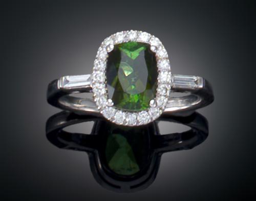 SORTIJA CON TURMALINA VERDE Y DIAMANTES EN ORO BLANCO DE 18