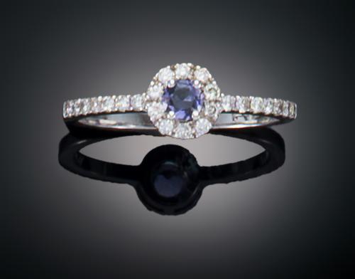 SORTIJA CON IOLITA Y DIAMANTES EN ORO BLANCO DE 18 K