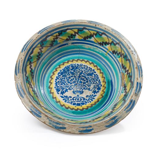 Lebrillo en cerámica esmaltada de Triana, s. XIXCon decor