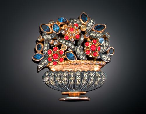 BROCHE YÁNES DISEÑO BUQUETTE DE FLORES CON CORAL Y ZAFIROS 