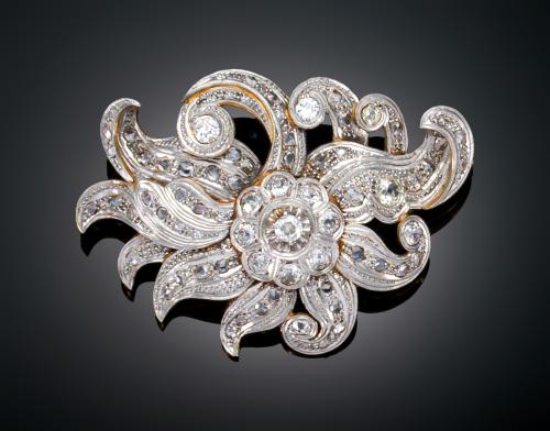 933   -  <p><span class="object_title">BROCHE ANTIGUO DISEÑO VEGETAL CON DIAMANTES EN ORO AMARILLO DE 18 K CON VISTAS EN PLATINO. AÑOS 30</span></p>
