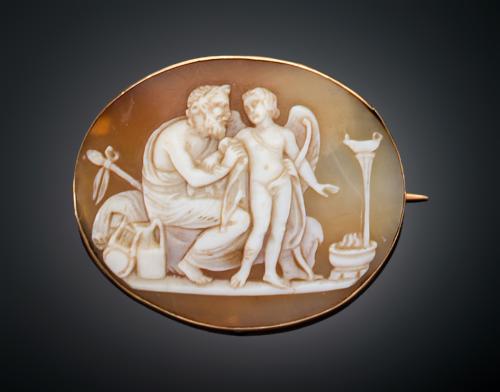 BROCHE CAMAFEO EN ORO AMARILLO DE 18 K. PRINCIPIOS DEL S.XIX