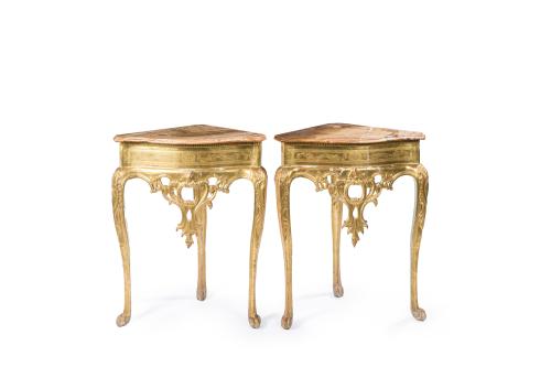 Pareja de rinconeras estilo Luis XV, Francia s. XIXEn mad