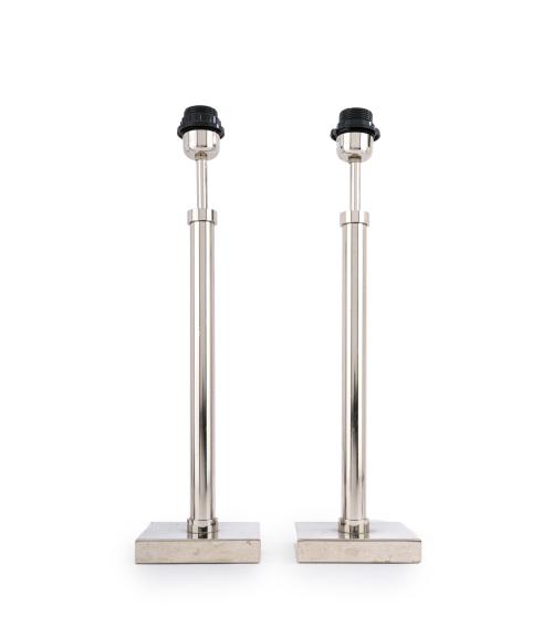 Pareja de lámparas de sobremesa en acero cromado, España, c