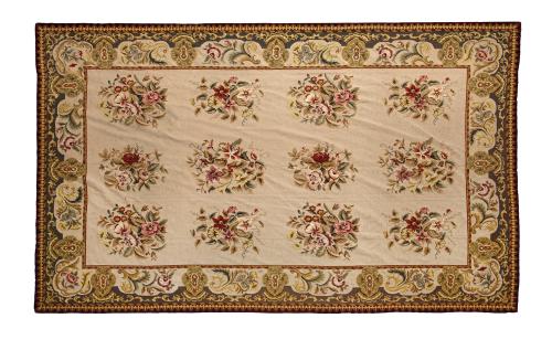 140   -  <p><span class="object_title">Alfombra en "petit point".</span><br></p>