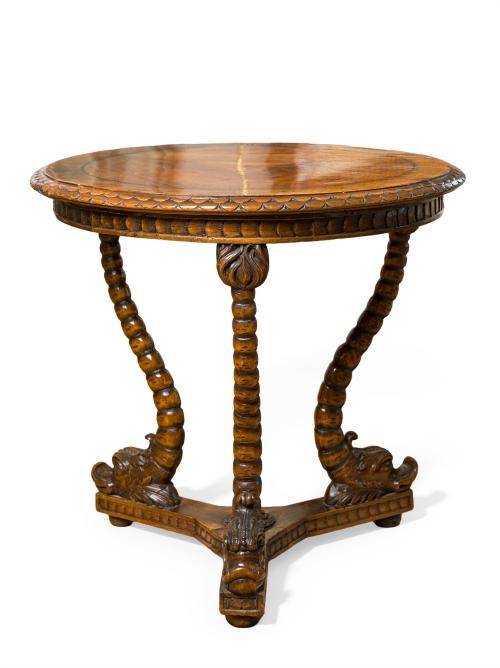 59   -  <p><span class="object_title">Mesa velador alfonsina, S. XIX, en madera de nogal con decoración de escamas de pez. Sobre patas trípode torneadas terminadas en cabezas de delfín.</span><br></p>